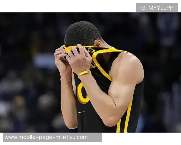 克莱重现昔日风采半场三分表现亮眼单防字母展现防守实力 克莱重现昔日风采半场三分表现亮眼单防字母展现防守实力