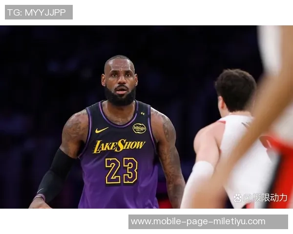 詹姆斯本赛季首次与湖人全队合练期待新队友默契提升